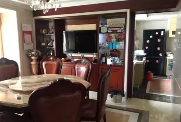 阳江市江城区金园路133号金景园金湖峰景B幢2401房