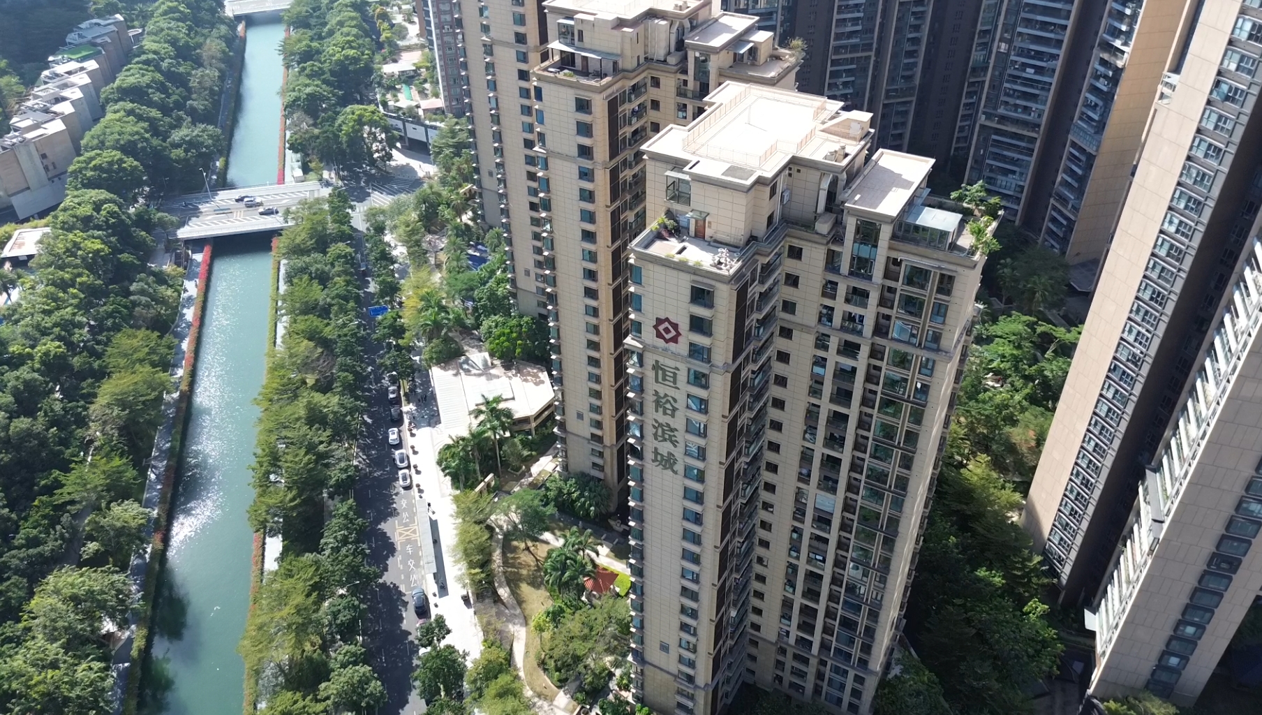 深圳湾核心豪宅恒裕滨城一期,满5年户型方正,地铁口南北双阳台通透大平层+三套间，视野好商圈公园环绕