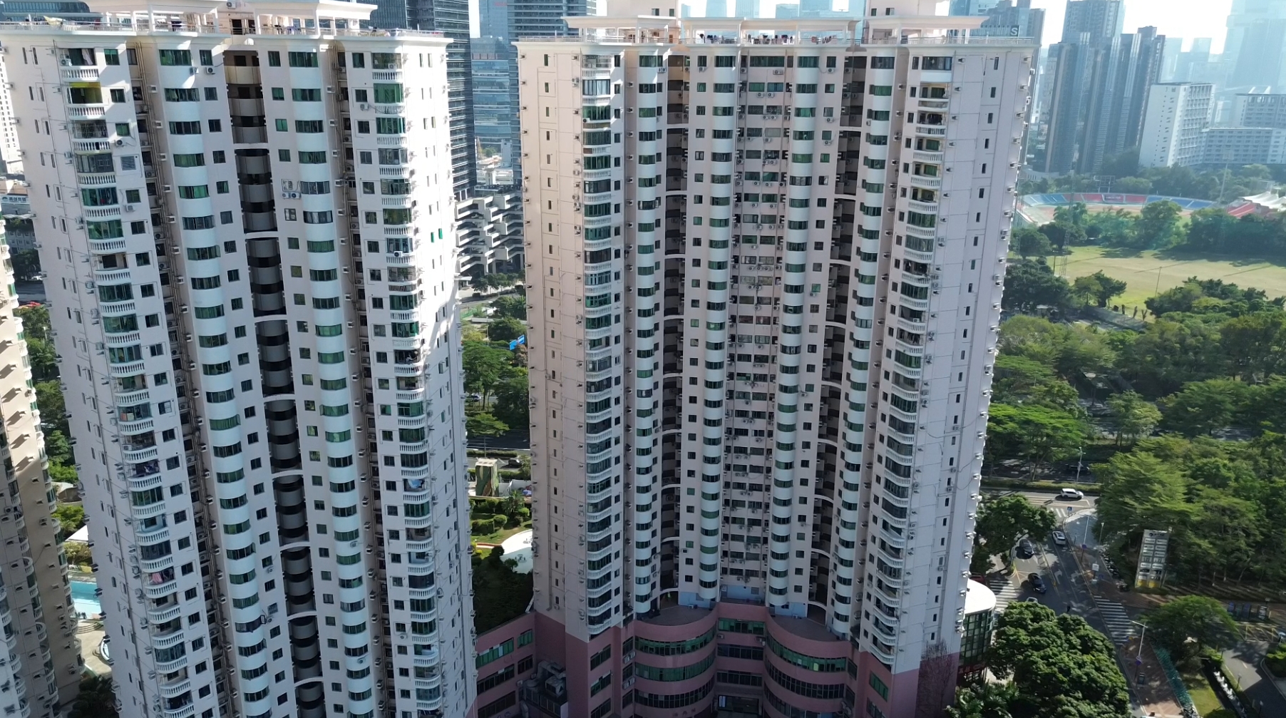 深圳南山科技园核心住宅汇景花园海怡阁25D，邻近深圳大学，地铁一号线；商圈万象天地周边三甲医院，急卖